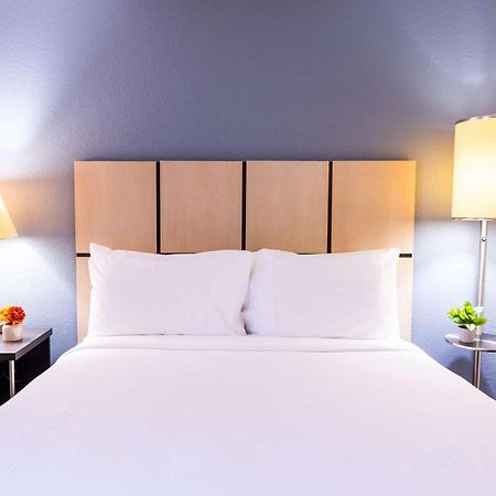 Sonesta Simply Suites Houston Brookhollow Екстериор снимка